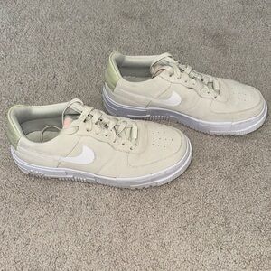 Nike Air Force 1 Suede - W9.0